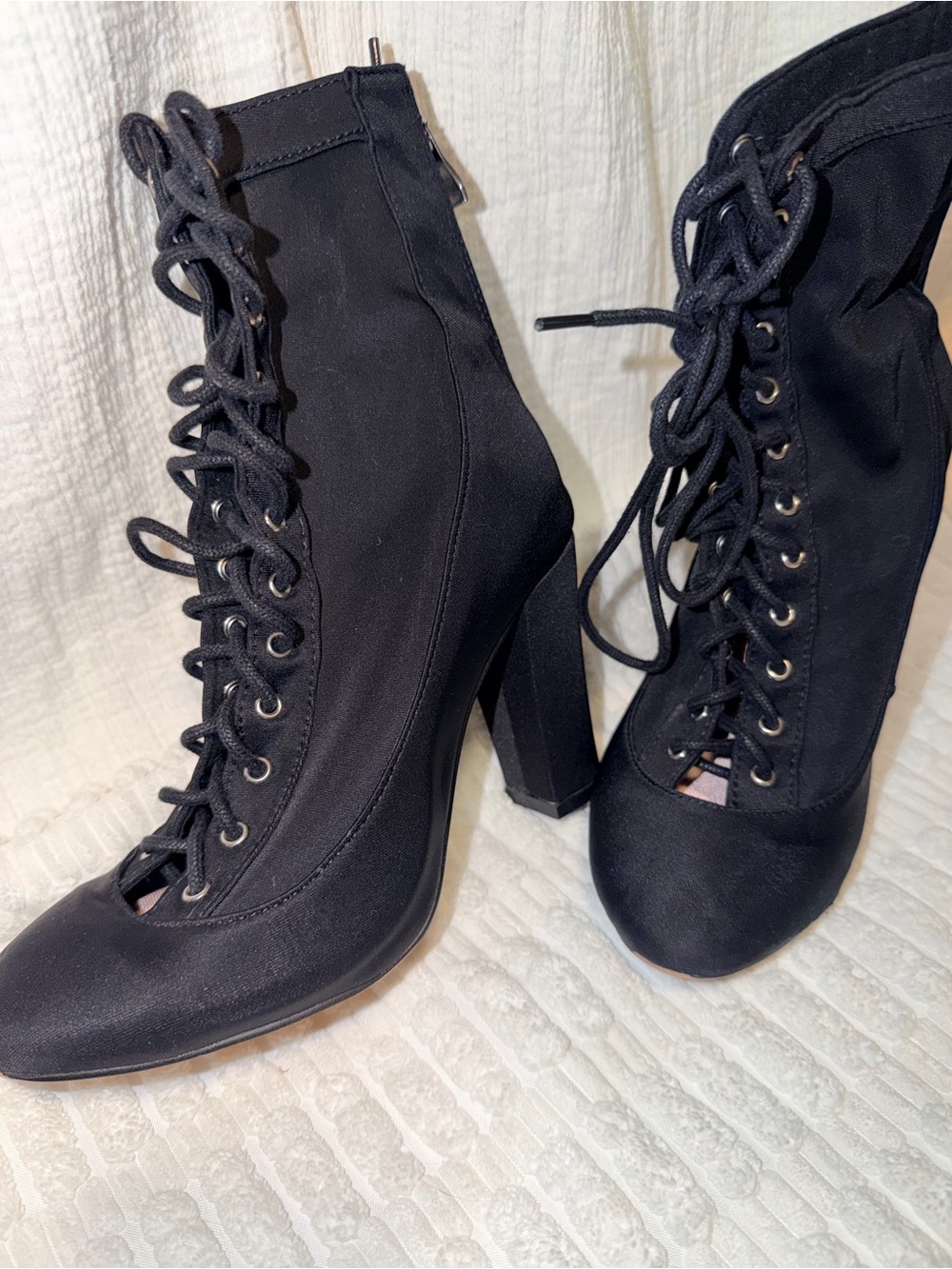 Savashjay
Closed Toe Lace Up Ankle Boots - Picture 5 of 10